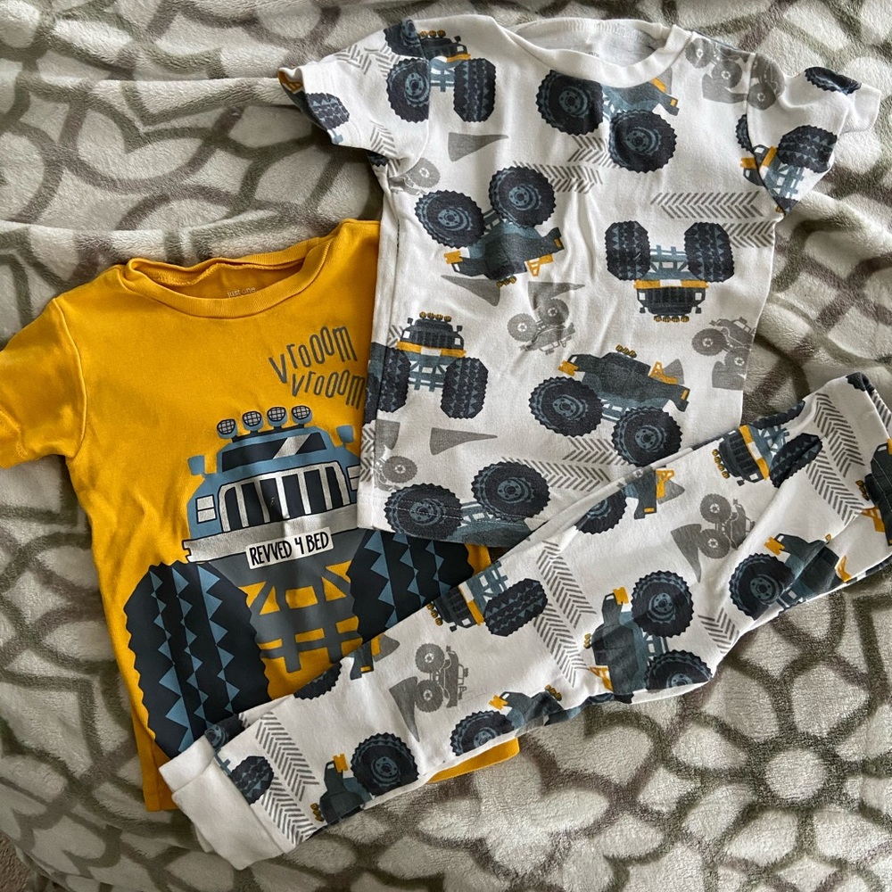 Carter’s 2t pajama set